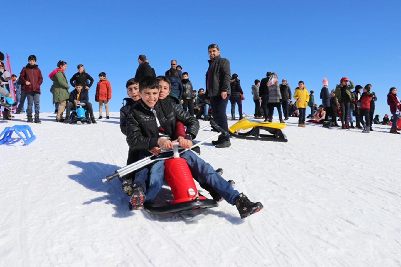Yetim ve öksüz öğrenciler için kayak etkinliği